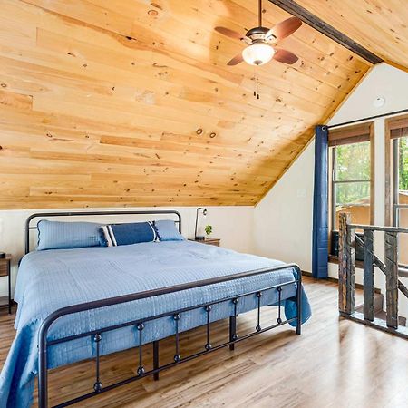 Quaint Loft Cabin W Hot Tub, Firepit, Deck & Grill Hedgesville 외부 사진