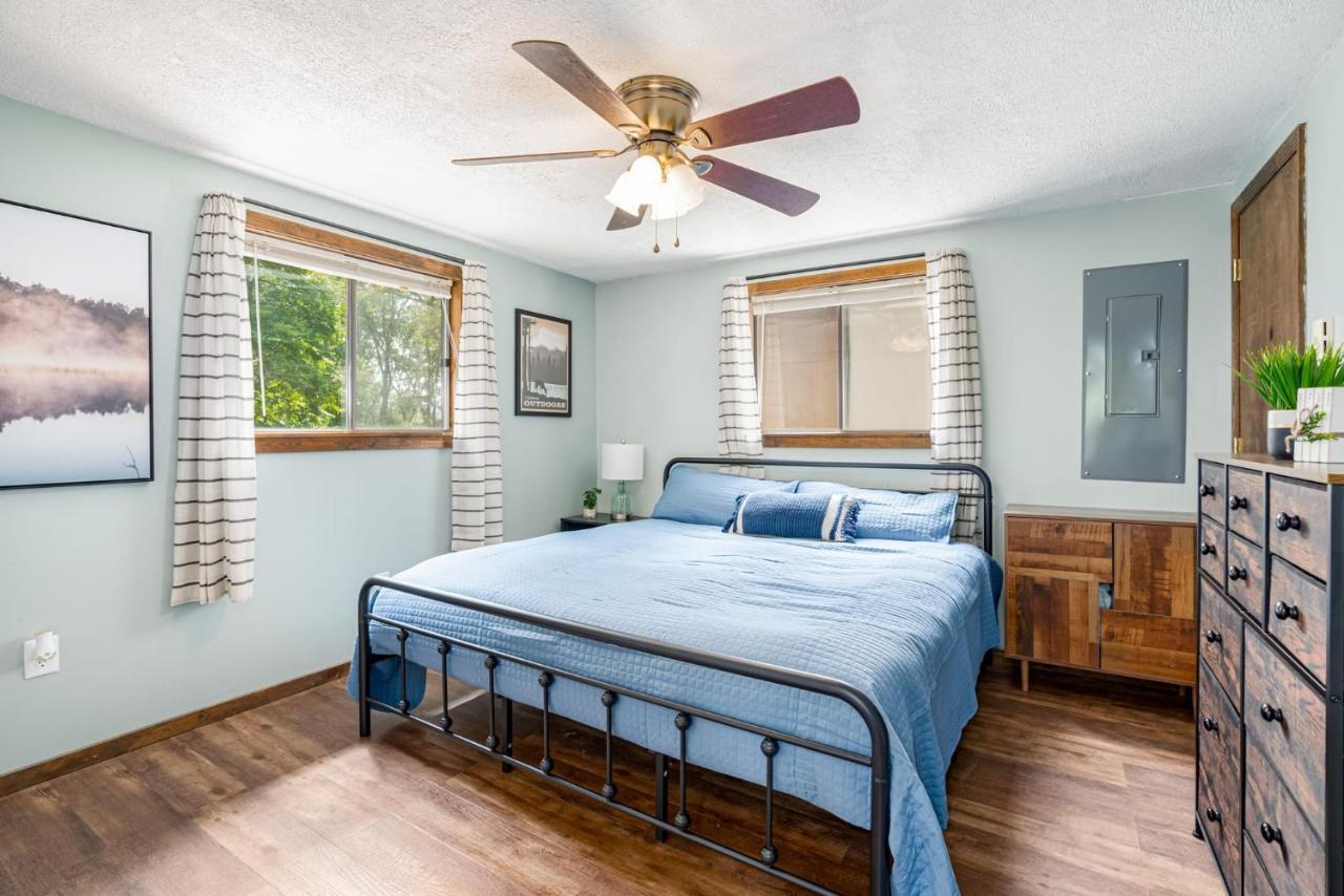 Quaint Loft Cabin W Hot Tub, Firepit, Deck & Grill Hedgesville 외부 사진