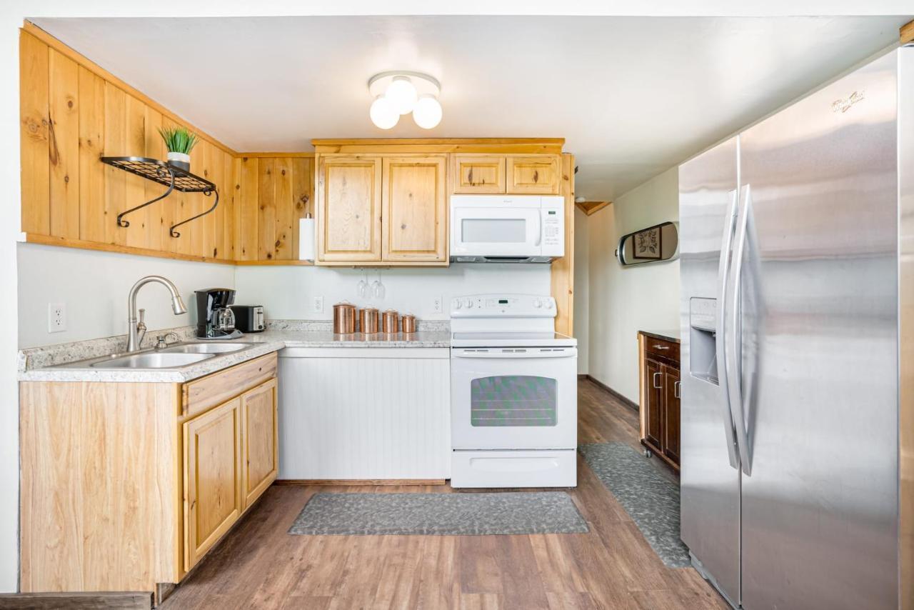 Quaint Loft Cabin W Hot Tub, Firepit, Deck & Grill Hedgesville 외부 사진