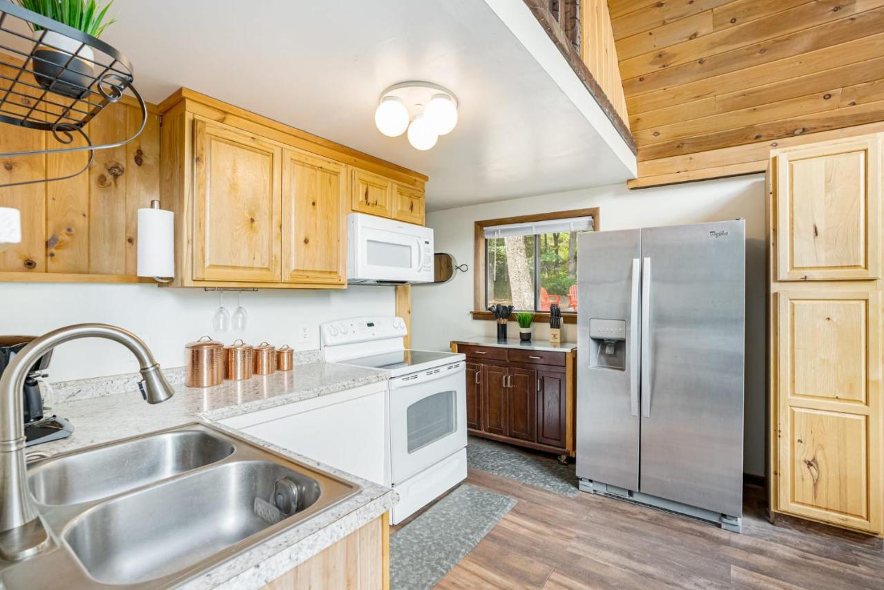 Quaint Loft Cabin W Hot Tub, Firepit, Deck & Grill Hedgesville 외부 사진