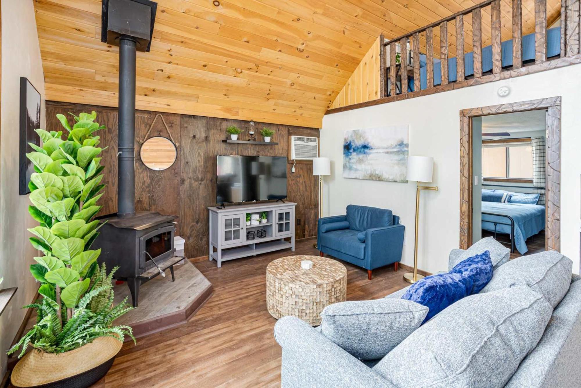 Quaint Loft Cabin W Hot Tub, Firepit, Deck & Grill Hedgesville 외부 사진